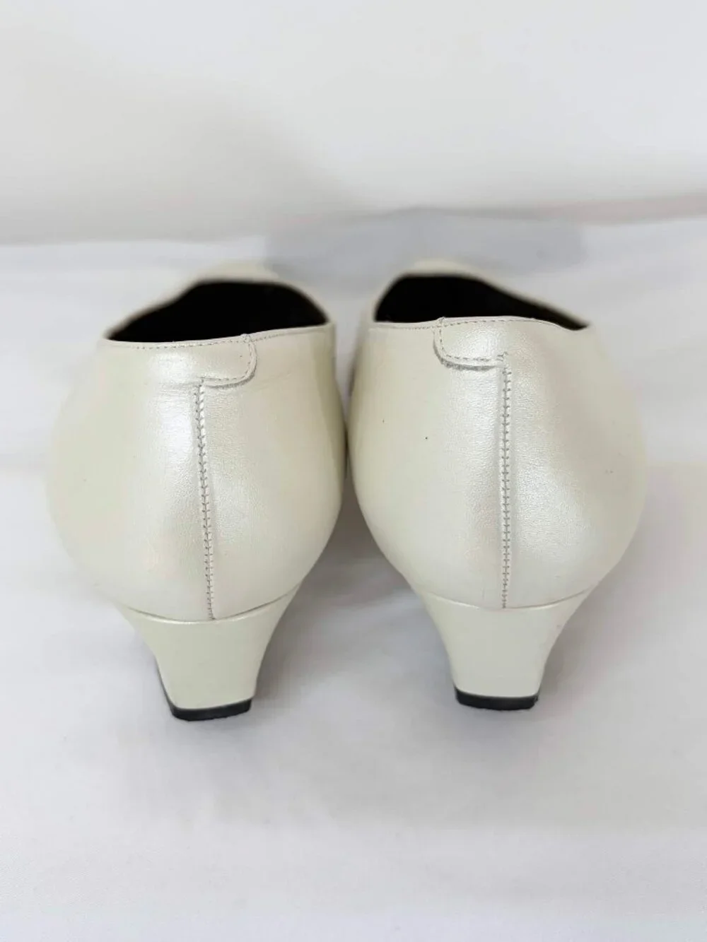 Vintage Amalfi Grand Ivory Cream Leather Pumps Size 10B Italy Pillow Grand - Picture 8 of 10